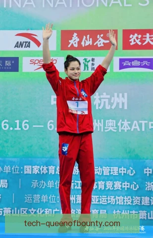 余依婷大力跳发得分，发球轮连续施压成为转折点